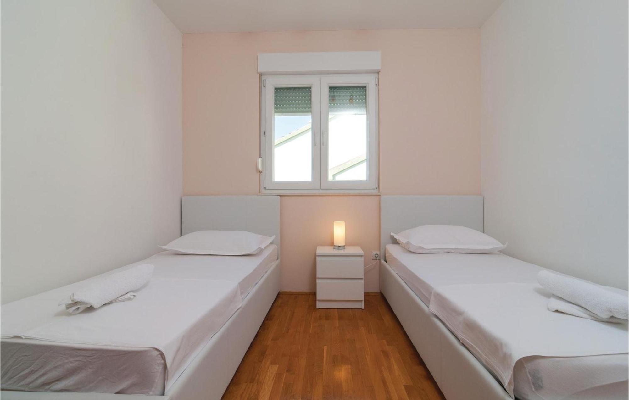 Nice Apartment In Omis With House Sea View Zewnętrze zdjęcie